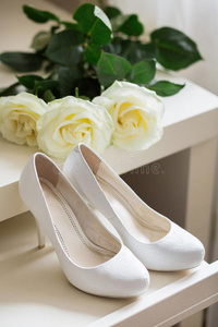 白色结婚鞋