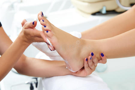 沙龙 白种人 颜色 美丽的 修指甲 足部护理 指甲 美女