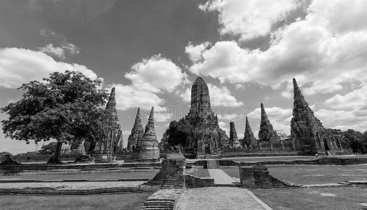 柴瓦塔纳拉姆寺庙在黑白,大城府,泰国照片