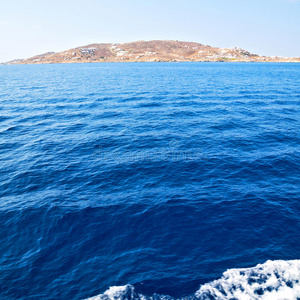 希腊从地中海和天空的伊斯兰号船上