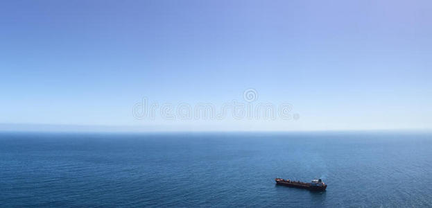 天线 巡洋舰 能量 海岸 天空 货运 风景 油轮 气体 全景