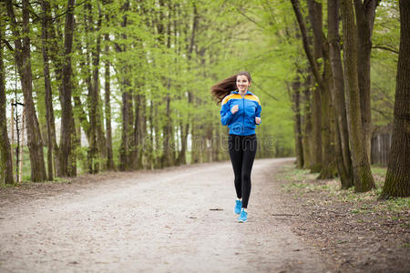 健身 慢跑者 追踪 马拉松赛跑 训练 乡村 慢跑 运行 跑步者