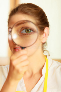 卢佩 调查 搜索 探索 透镜 女孩 缩放 扩大 特写镜头