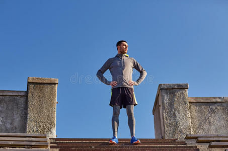 西班牙裔 锻炼 楼梯 减肥 火车 运动员 站立 跑步者 拉丁语