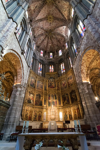西班牙阿维拉大教堂的祭坛