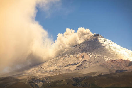 科托帕西火山，赤道冰川