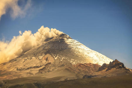 科托帕西火山图片