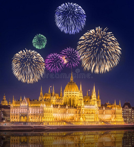 匈牙利议会下美丽的烟花