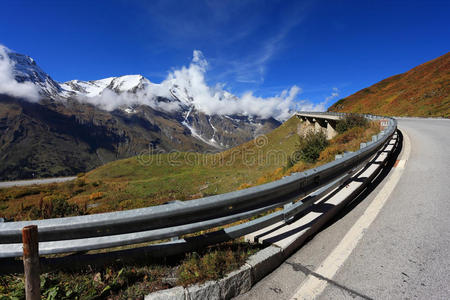 美女 驱动 国家的 奥地利 秋天 风景 旅行 范围 岩石