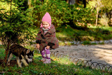 肖像 动物 闲暇 自然 可爱的 小孩 公园 美丽的 幸福