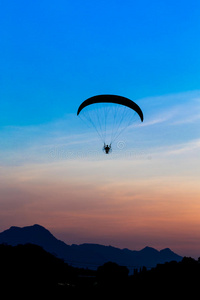 空气 降落伞 滑翔伞 飞行 航班 冒险 运动 暮光 闲暇