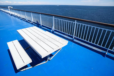 游轮甲板线图片