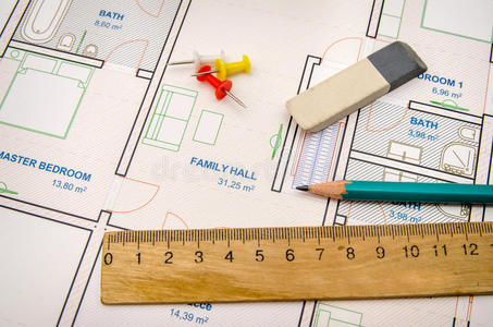 带有工具的建筑计划