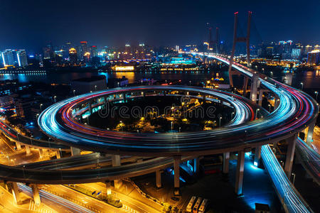 天线 天桥 汽车 立交桥 十字路口 曲线 运动 公路 城市