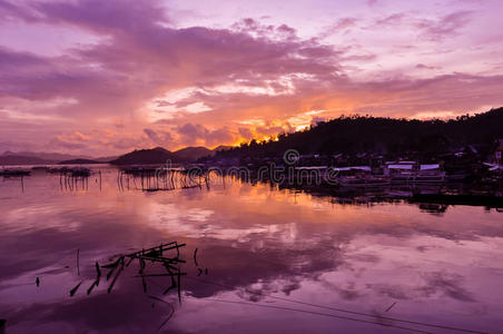 紫色 海岸 科隆 菲律宾 丘陵 反射 小山 自然 风景 黎明