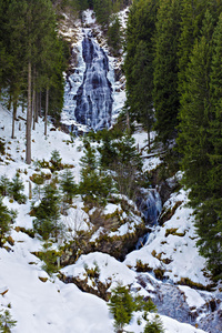 流动 国家 假期 瀑布 风景 公园 寒冷的 岩石 冰柱 冻结
