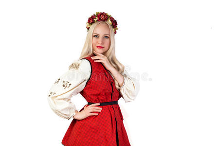 乌克兰民族传统服装和chaplet的女孩