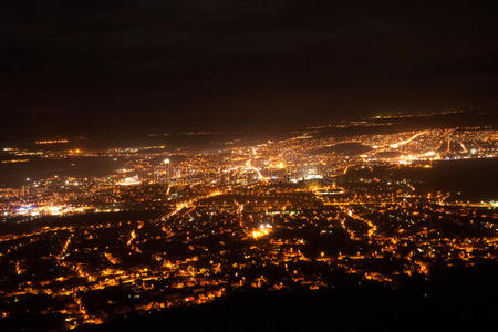 全景图 傍晚 欧洲 黄昏 头灯 照明 尼特拉 道路 城市景观