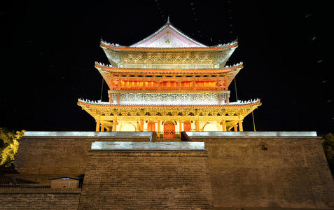 傍晚的西安钟楼西安鼓楼照片