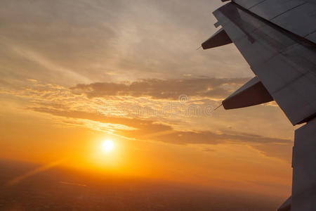商业 风景 技术 机场 阳光 美丽的 空气 航班 轮廓 日出