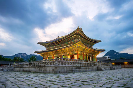 晚上在韩国的京博宫。