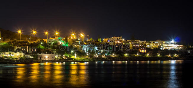 希腊夜间海岸全景