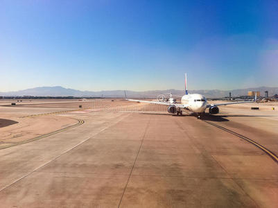 旅行 旅游业 商业 天空 滑行道 空气 飞机 跑道 飞行员