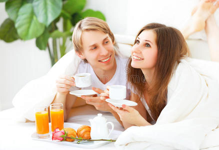 食物 早餐 夫妇 早晨 成人 男人 杯子 女孩 咖啡 果汁