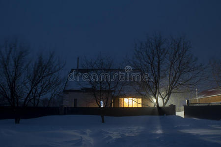 房子 自然 风景 幸福 小屋 针叶树 人行道 卡通 祝贺