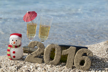 玻璃杯 瓶子 日历 假期 香槟 招呼 颜色 特写镜头 阳伞