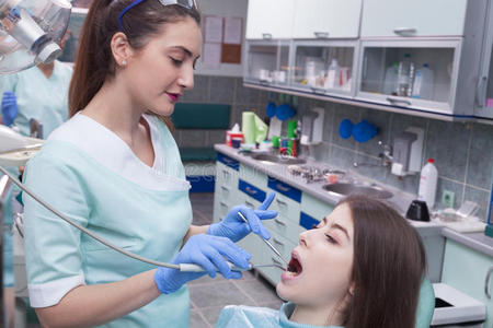 牙医 诊所 医疗保健 工具 牙科 白种人 医生 病人 健康