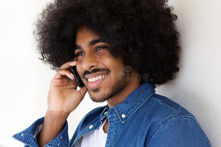 流行的 细胞 美国人 肖像 幸福 面对 头发 男人 电话
