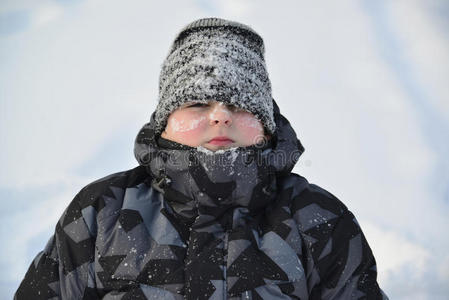 人类 男孩 肖像 干巴巴的 冷冰冰的 外套 寒冷的 可爱的