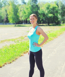 健身 能量 跑步者 外部 身体 准备 运行 微笑 适合 漂亮的