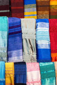 五颜六色的玛拉凯什丝绸围巾
