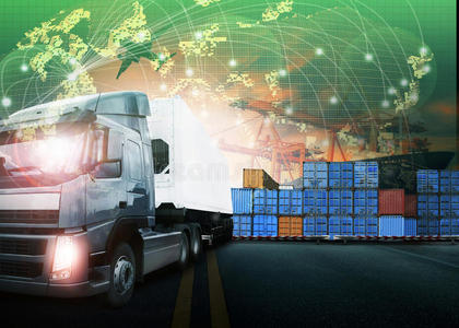 集装箱卡车，船舶在港口和货运飞机在运输