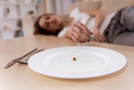 厌食的小孩图片