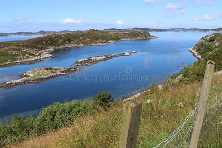 挪威西部沿海景观，靠近博克纳峡湾。