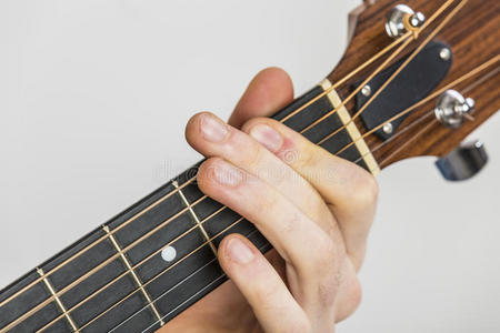 吉他手手指和手的细节