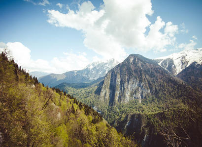高加索山脉景观夏季旅游