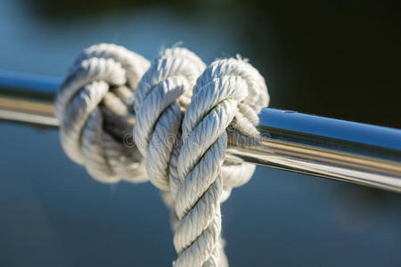 船上的绳子
