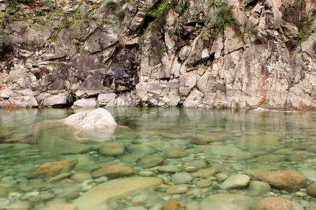 自然 树叶 旅游业 流动的 公园 晶体 岩石 环境 流动