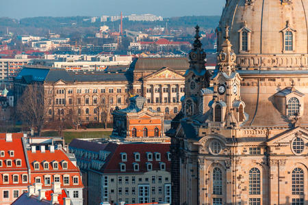 穹顶和屋顶的鸟瞰德累斯顿，德国