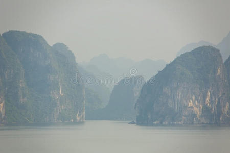 越南夏龙湾石灰岩山群岛