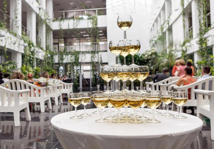 玻璃杯 婚礼 聚会 葡萄酒 浪漫的 奢侈 庆祝 液体 饮料