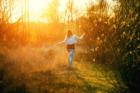 femalifestyles自由快乐的女人照片