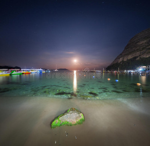 风景 自然 月出 美女 海岸 海景 海滩 岩石 休息 反射