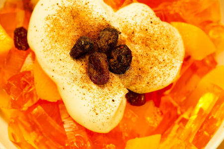 葡萄果冻奶油葡萄干果冻照片