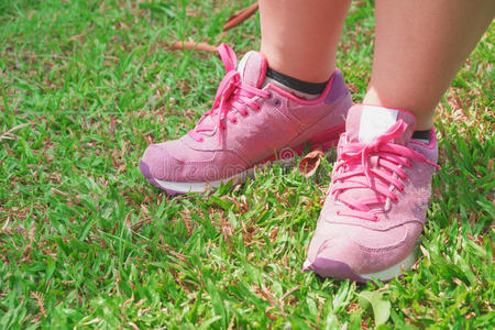 小孩 粉红色 慢跑 有氧运动 女孩 健身 公园 跑步 跑步者