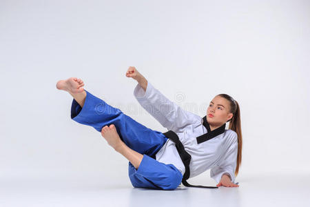 柔术 姿势 卡塔 活动 空手道 行动 战斗 和服 女孩 运动员